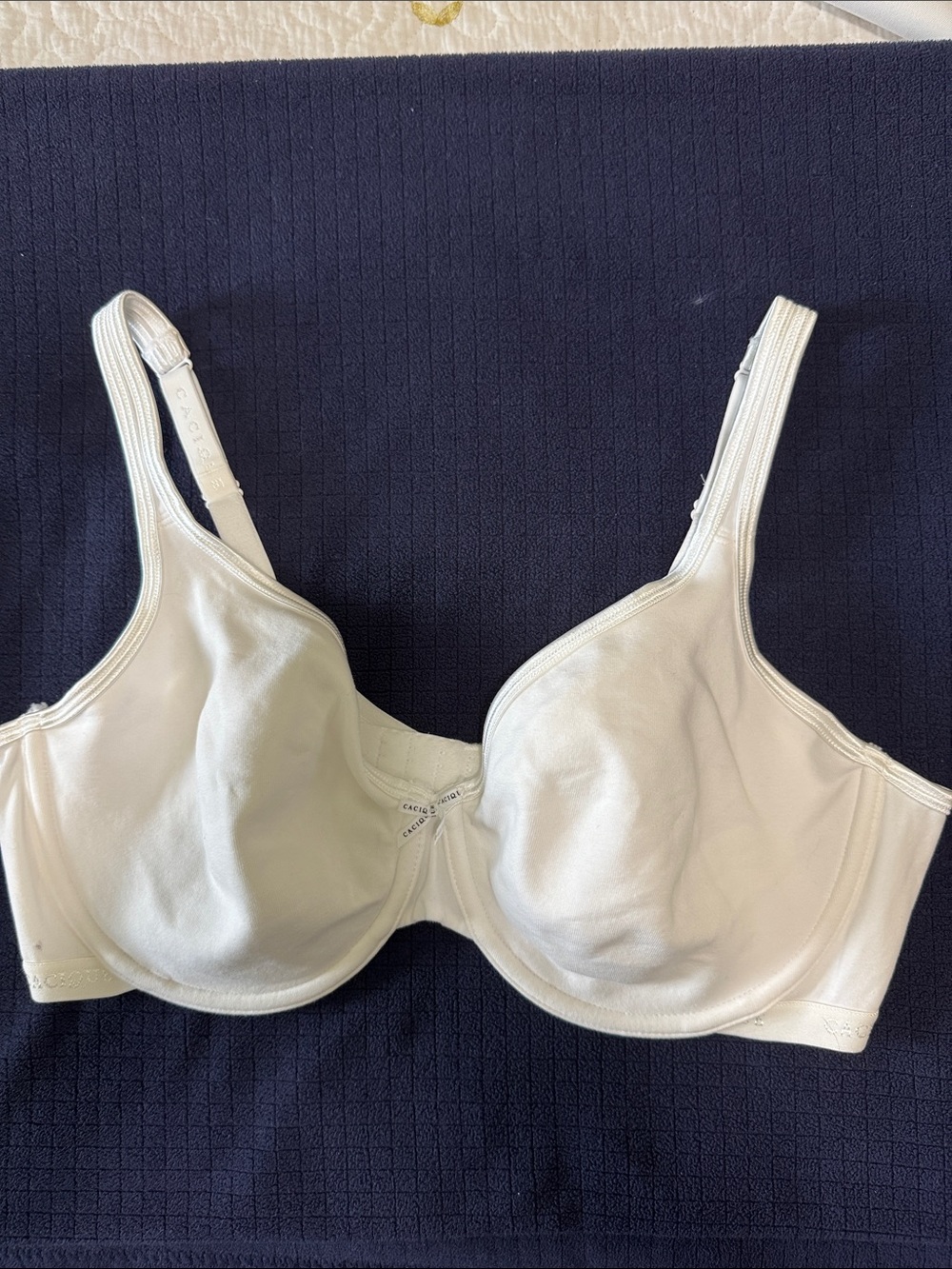NWOT Cacique white underwire bra. Size 40DDD